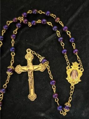 Gold-Tone Rosary Necklace with Purple Beads ✝️